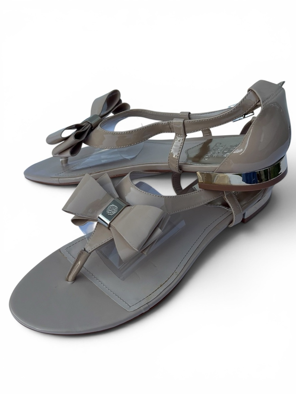 Vince Camuto Harmoni Women’s 
Nude Patent Leather Bow
Sandals Size: 10